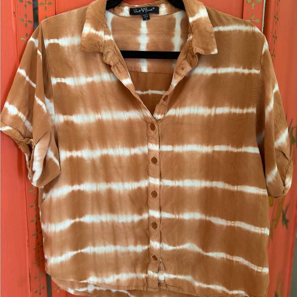 Velvet Heart Brown and White Tie-Dye Button-Down Shirt